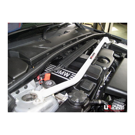 BMW 1 04-11 E87 (120i) 2.0 UltraRacing barre anti-rapprochement supérieure avant 