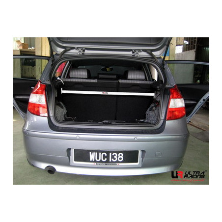 BMW 1 04-11 E87 120/130 UltraRacing Barre supérieur arrière 