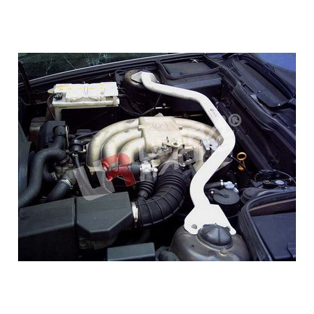 BMW 5-Series E34 88-95 UltraRacing barre anti-rapprochement supérieure avant 