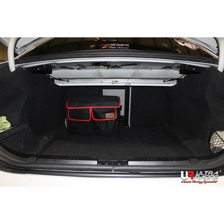 BMW M5 E60 05-10 UltraRacing 2-Point barre anti-rapprochement supérieure arrière 