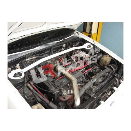 Mazda 323 BF 86-89 2WD UltraRacing barre anti-rapprochement supérieure avant 