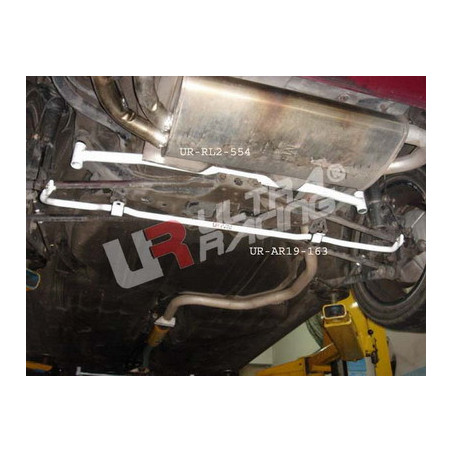 Mazda 323F BA 94-98 UltraRacing 2-Point barre inférieure arrière 554 