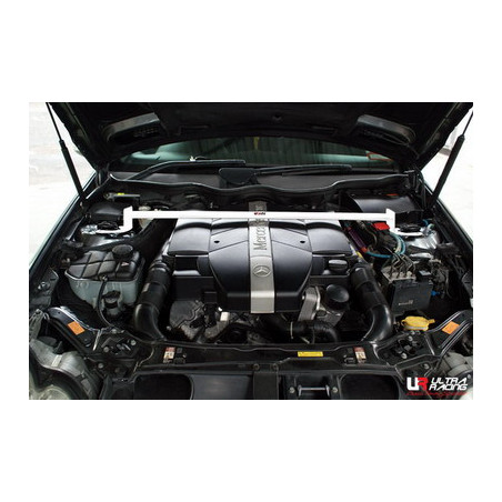 Mercedes CLK 320 C209 02-09 UltraRacing barre anti-rapprochement supérieure avant 