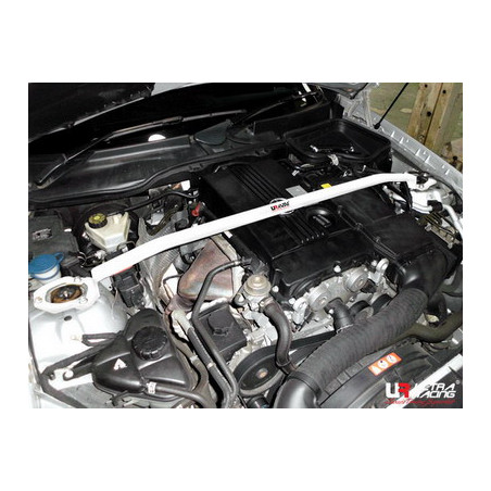 Mercedes SLK 200/280 04-11 UltraRacing barre anti-rapprochement supérieure avant 