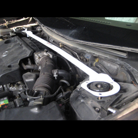 Nissan Murano 2WD 02-06 UltraRacing 2P barre anti-rapprochement supérieure avant 