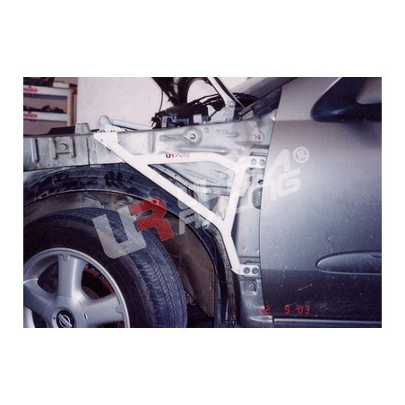 Nissan Almera 00-05 N16 /Sunny 95-99 B14 Ultra Racing renfort d’ailes 