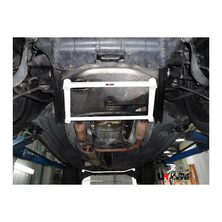 BMW E53 X5 4.4 99-06 Ultra Racing 4-Points Barre inférieure centrale 