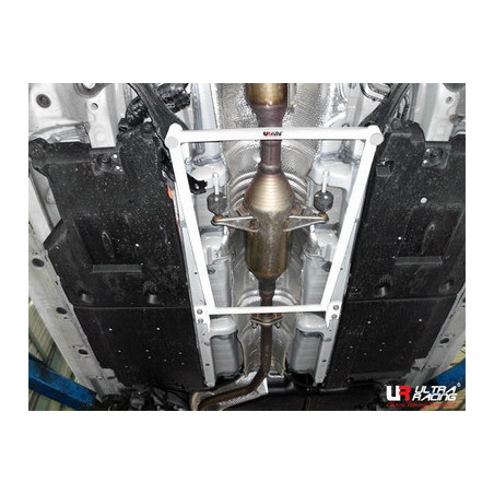 Lexus CT200H / Prius XW30 Ultra Racing 4-Points Barre inférieure arrière 1627 