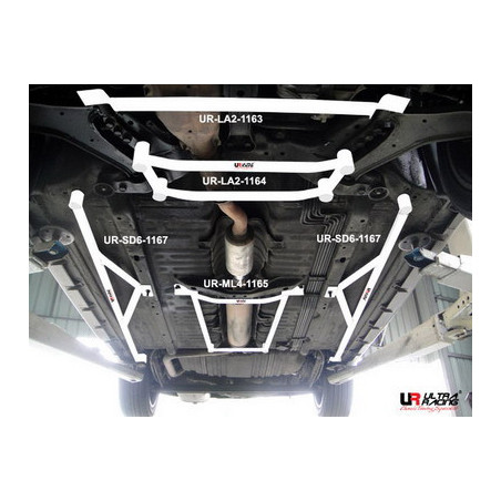 Nissan Cefiro 98-03 A33 Ultra Racing 4-Points Barre centrale inférieure 