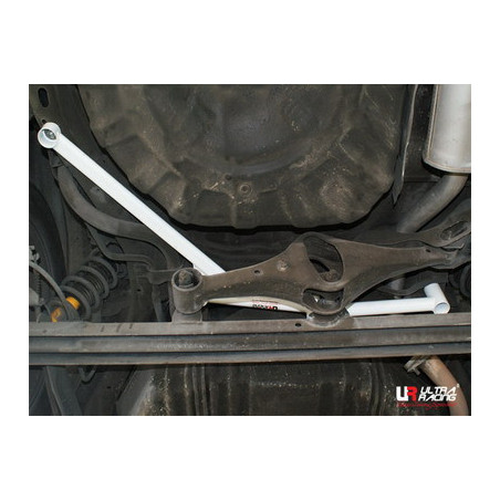 Nissan Cefiro 98-03 A33 Ultra Racing 4-Points Barre en H inférieure arrière 