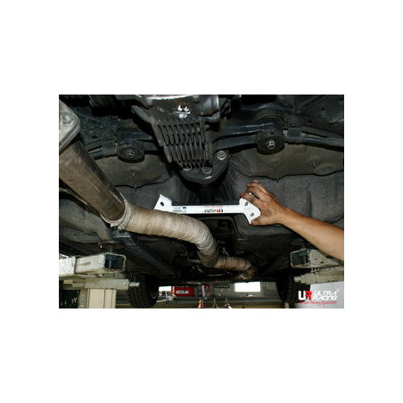 Toyota Supra MK IV 93-98 Ultra Racing Barre en H inférieure centrale 780 