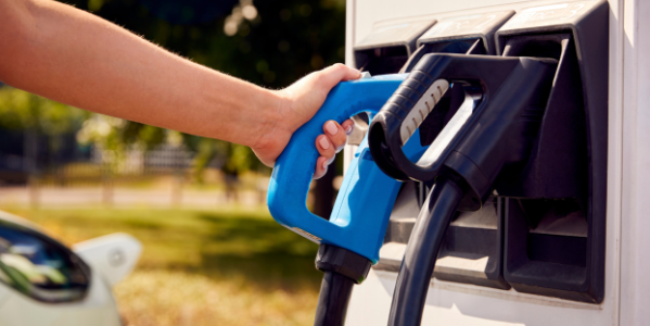 Tous nos conseils pour réaliser le montage d'une pompe à essence externe